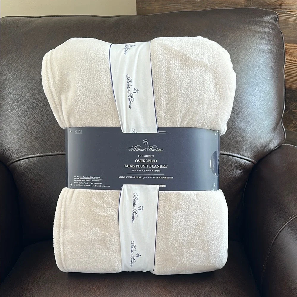 Brooks Brothers Oversized Plush Blanket in Cream - Picture 7 of 7